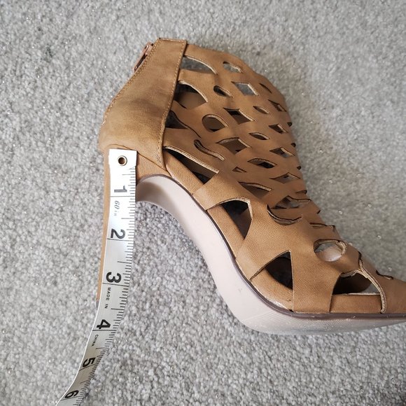 Women's Delicious Tan Heels - Picture 2 of 8